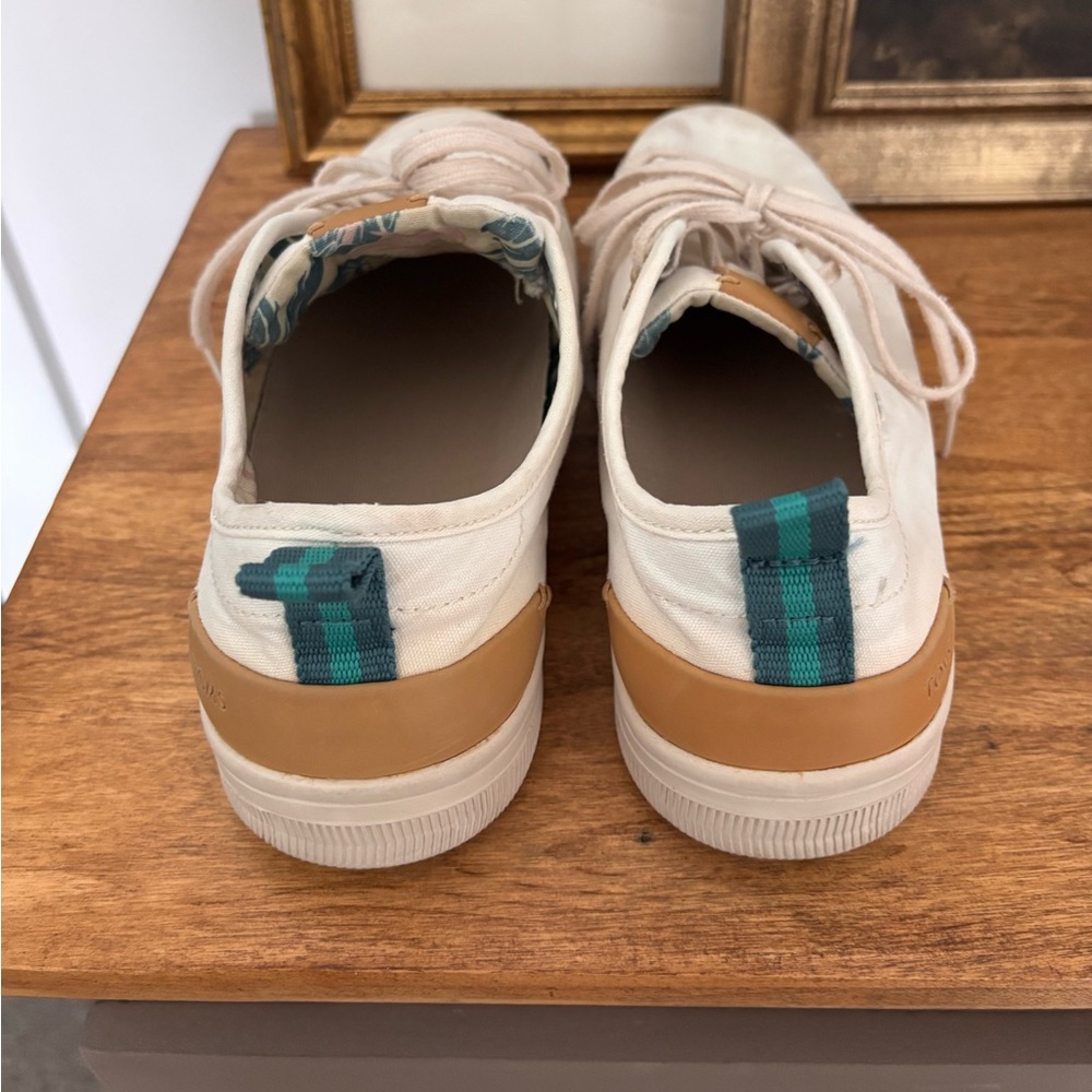 Toms white/cream sneakers size 8